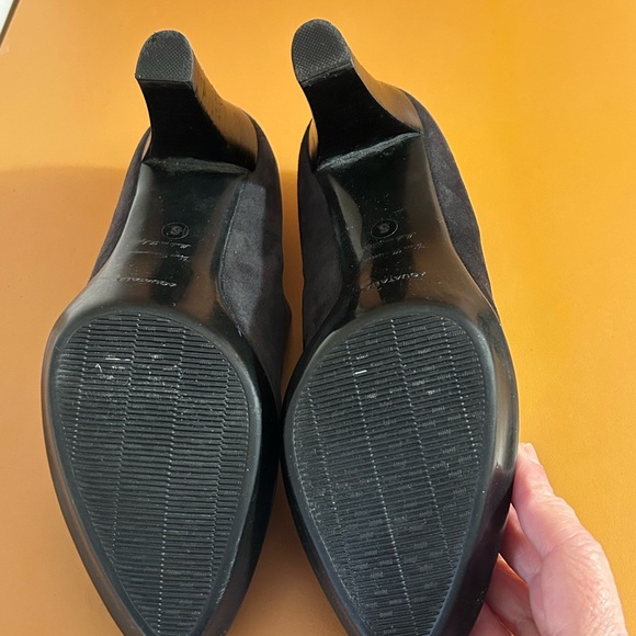 Retails@$225 Aquatalia Rosetta Marvin K. Stretch Suede Dark Gray Heels Size 6 - Picture 2 of 8